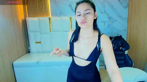 Snapshot of roxy_luxe_tf chatting on 05.27.26 Roxy online show from 05.27.26