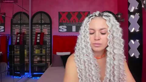 Snapshot of roxy_mars chatting on 05.21.26 Roxy online show from 05.21.26
