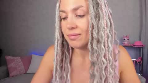 Snapshot of roxy_mars chatting on 06.25.26 Roxy online show from 06.25.26