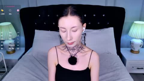 Snapshot of roxy_morrison_x chatting on 05.03.26 roxanne online show from 05.03.26