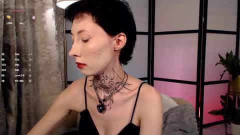 Snapshot of roxy_morrison_x chatting on 05.17.26 roxanne online show from 05.17.26