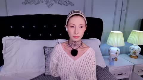 Snapshot of roxy_morrison_x chatting on 05.18.26 roxanne online show from 05.18.26