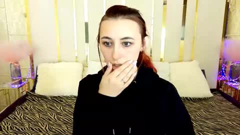 roxy_rayy online show from 10.14.25