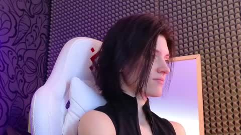 roxy_riot_ online show from 02.23.25