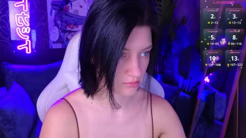 roxy_riot_ online show from 04.10.26