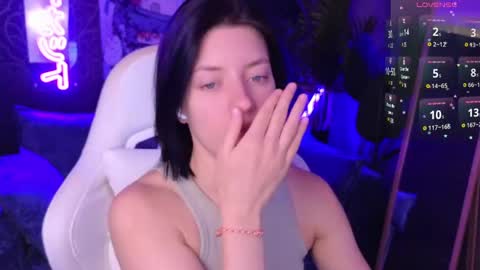 roxy_riot_ online show from 04.11.26