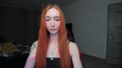 Snapshot of roxy_silver chatting on 10.25.25 Roxy online show from 10.25.25