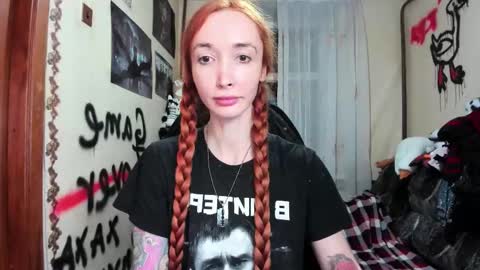 Snapshot of roxy_silver chatting on 11.20.25 Roxy online show from 11.20.25