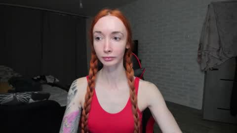 Snapshot of roxy_silver chatting on 11.25.25 Roxy online show from 11.25.25