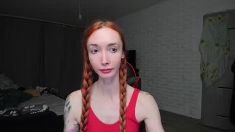 Snapshot of roxy_silver chatting on 12.05.25 Roxy online show from 12.05.25