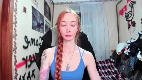 Snapshot of roxy_silver chatting on 12.17.25 Roxy online show from 12.17.25