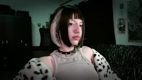 Snapshot of roxy_toxic chatting on 05.16.26 Roxy Independient model Help me to reach 50 thumbs up online show from 05.16.26