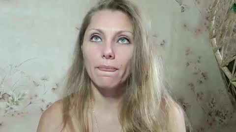 roxyfox18x01 online show from 10.13.25