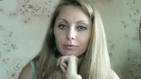 roxyfox18x01 online show from 10.29.25