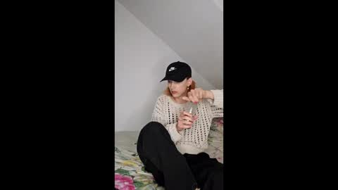 Snapshot of roxyseidel chatting on 04.12.26 Roxy Seidel online show from 04.12.26