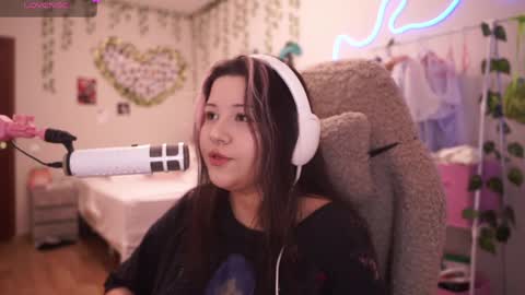 Snapshot of roxysuh chatting on 04.23.26 roxysuh online show from 04.23.26