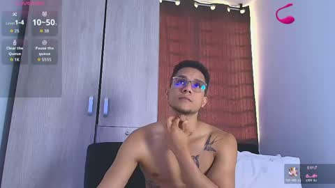 Snapshot of roy_barney chatting on 05.19.26 ANTONIO online show from 05.19.26