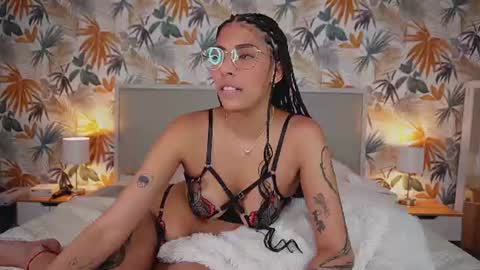 Snapshot of royalechloe chatting on 07.16.26 Chloe online show from 07.16.26
