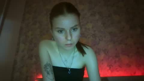 Snapshot of royalvelour chatting on 05.19.26 royalvelour online show from 05.19.26