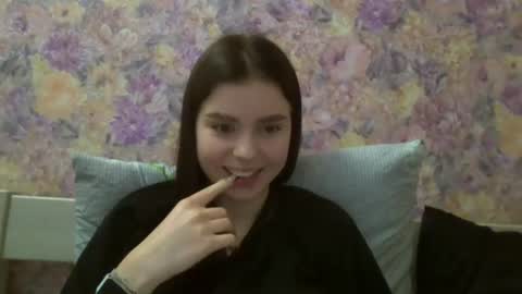 Snapshot of royalvelour chatting on 06.29.26 royalvelour online show from 06.29.26