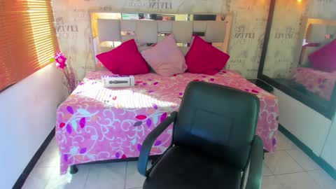   online show from 11.08.25