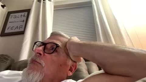 Snapshot of rs006 chatting on 11.26.25 rs006 online show from 11.26.25