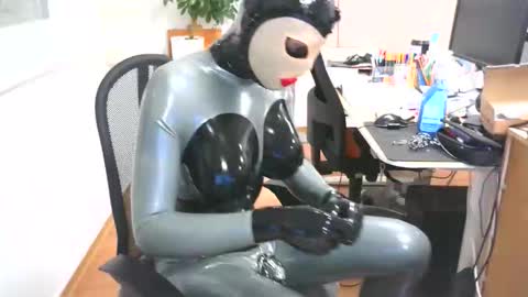 Snapshot of rubberdollts chatting on 11.05.25 rubberdollts online show from 11.05.25