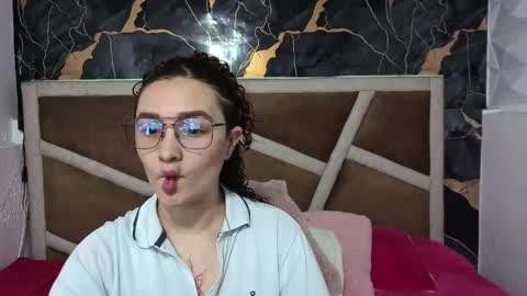 Snapshot of rubydevine21 chatting on 05.11.26 rubydevine21 online show from 05.11.26