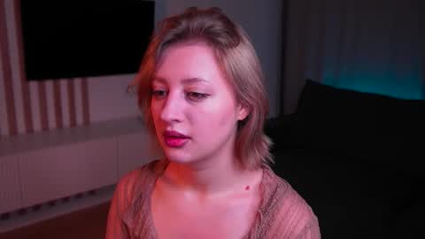 Snapshot of rue_novella chatting on 11.26.25 Mila online show from 11.26.25