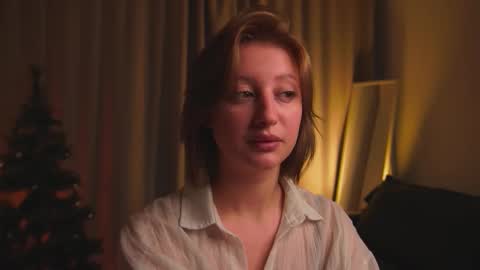 Snapshot of rue_novella chatting on 12.03.25 Mila online show from 12.03.25