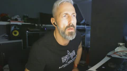 Snapshot of ruffi77 chatting on 01.07.25 Chico que rico Caliente online show from 01.07.25