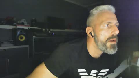 Snapshot of ruffi77 chatting on 01.22.25 Chico que rico Caliente online show from 01.22.25