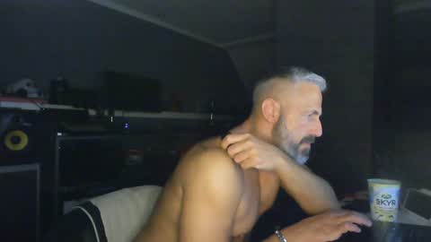 Snapshot of ruffi77 chatting on 02.06.25 Chico que rico Caliente online show from 02.06.25