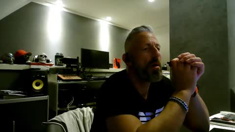 Snapshot of ruffi77 chatting on 02.16.25 Chico que rico Caliente online show from 02.16.25