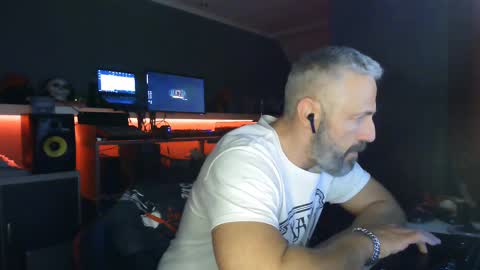 Snapshot of ruffi77 chatting on 03.05.25 Chico que rico Caliente online show from 03.05.25