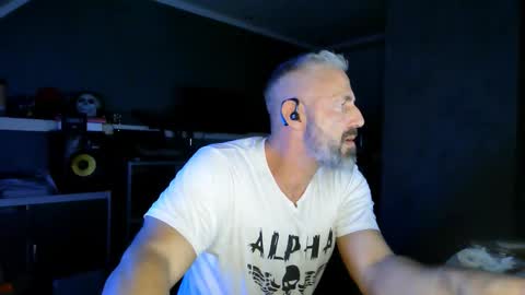 Snapshot of ruffi77 chatting on 09.09.25 Chico que rico Caliente online show from 09.09.25