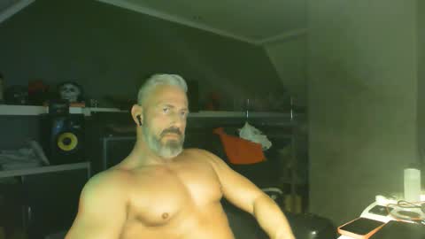 Snapshot of ruffi77 chatting on 09.18.25 Chico que rico Caliente online show from 09.18.25