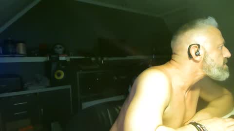 Snapshot of ruffi77 chatting on 10.17.25 Chico que rico Caliente online show from 10.17.25