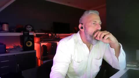 Snapshot of ruffi77 chatting on 11.02.25 Chico que rico Caliente online show from 11.02.25