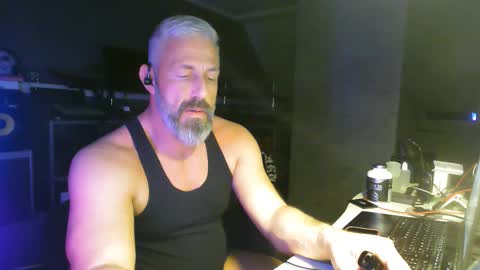 Chico que rico Caliente online show from 01.18.26