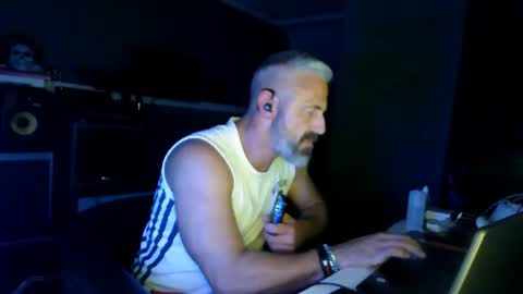 Chico que rico Caliente online show from 07.28.26