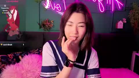 Snapshot of runi_asian chatting on 06.16.26 Runi online show from 06.16.26