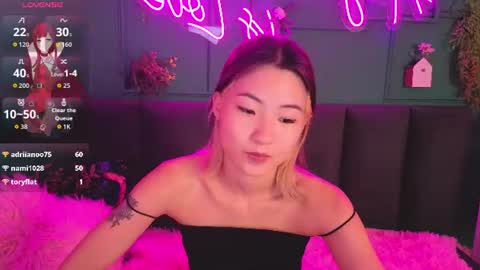 Snapshot of runi_asian chatting on 07.15.26 Runi online show from 07.15.26