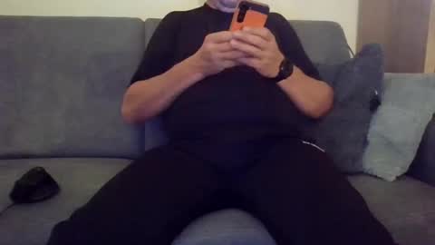 Snapshot of runner_1978 chatting on 12.11.24 runner_1978 online show from 12.11.24