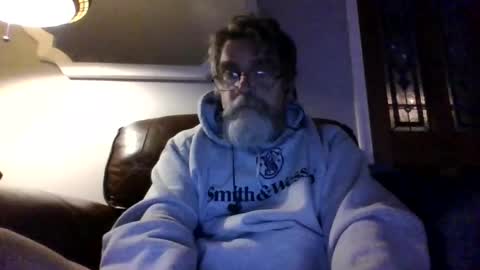 Snapshot of runningaround60 chatting on 12.19.25 runningaround60 online show from 12.19.25