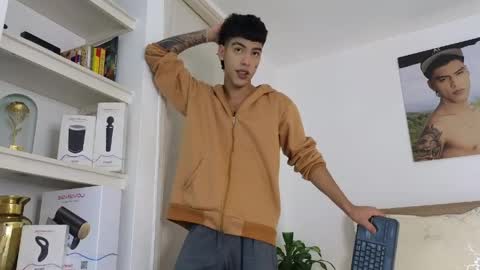  R U S S E L L  online show from 03.30.26