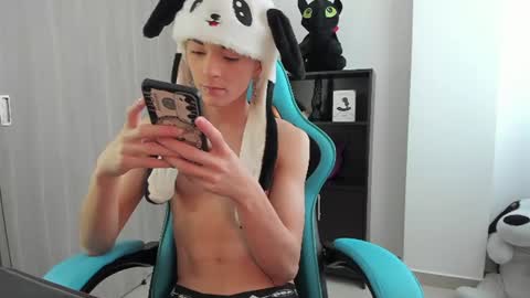 Snapshot of ryo_bleu chatting on 07.16.26 RYO BLEU online show from 07.16.26