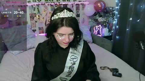 Snapshot of s_katekisa_ss chatting on 12.07.24 Kate online show from 12.07.24