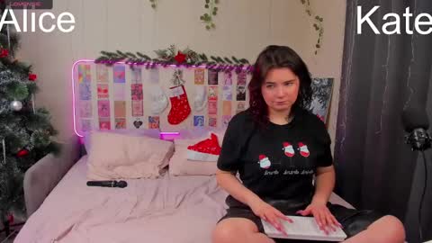 Snapshot of s_katekisa_ss chatting on 12.31.24 Kate online show from 12.31.24