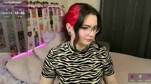 Snapshot of s_katekisa_ss chatting on 02.26.25 Kate online show from 02.26.25